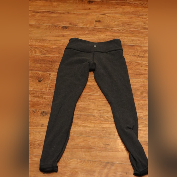 Lulu leggings size 4 - Picture 4 of 7